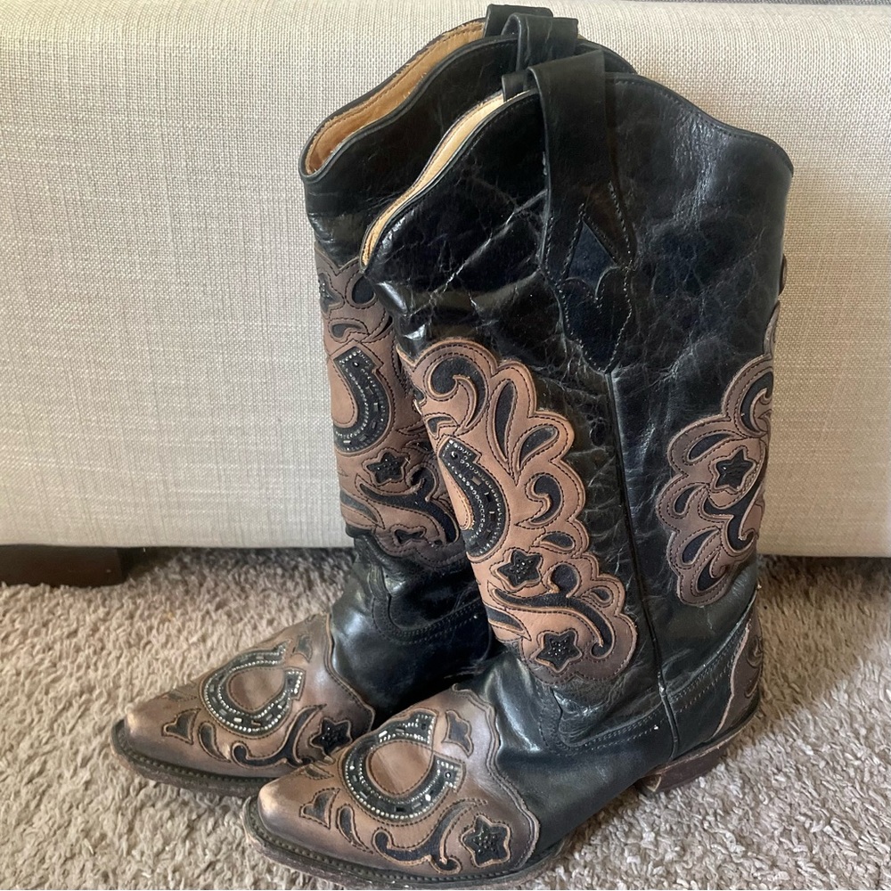 Vintage Corral Black and Taupe Horseshoe Western Cowboy Boots